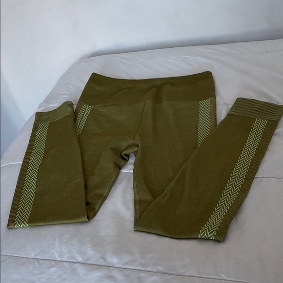 Fablerics Seamless High-Waist Olive Green Leggings - Picture 7 of 9